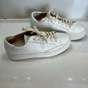 Soludos Sneakers Size 7.‎ Comfortable White Leather Shoes For jeans Or pants